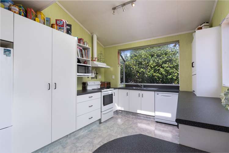 184 High Street South Carterton_5