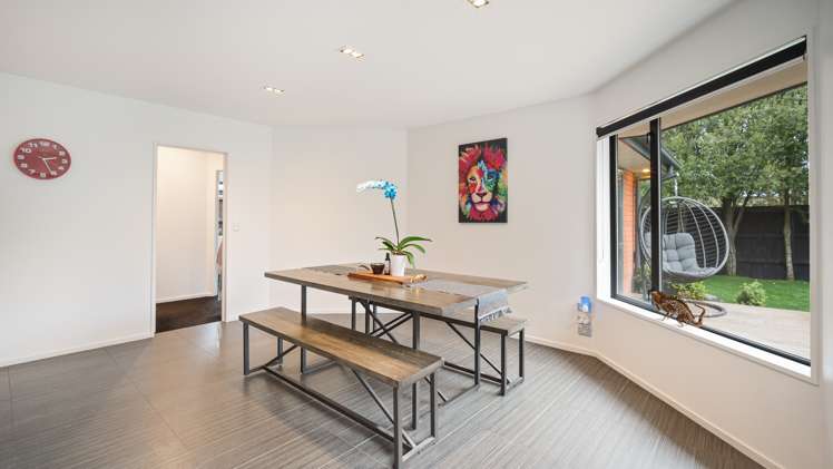 15 Strathmore Gardens Burwood_9