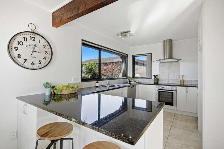 2/983 Beach Road Torbay_2