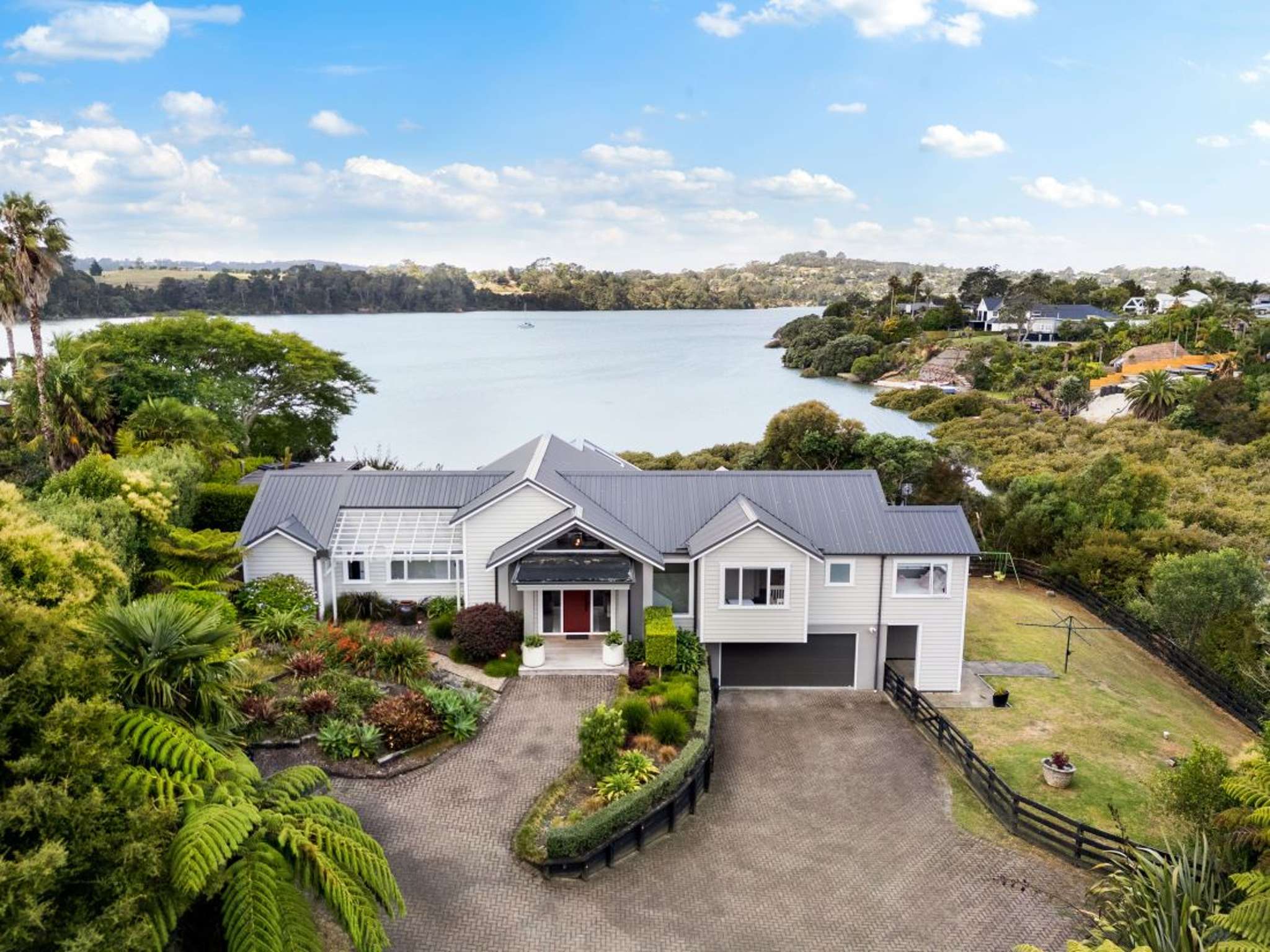‘It’s amazing’: Empty nesters selling waterfront estate for $4.95m