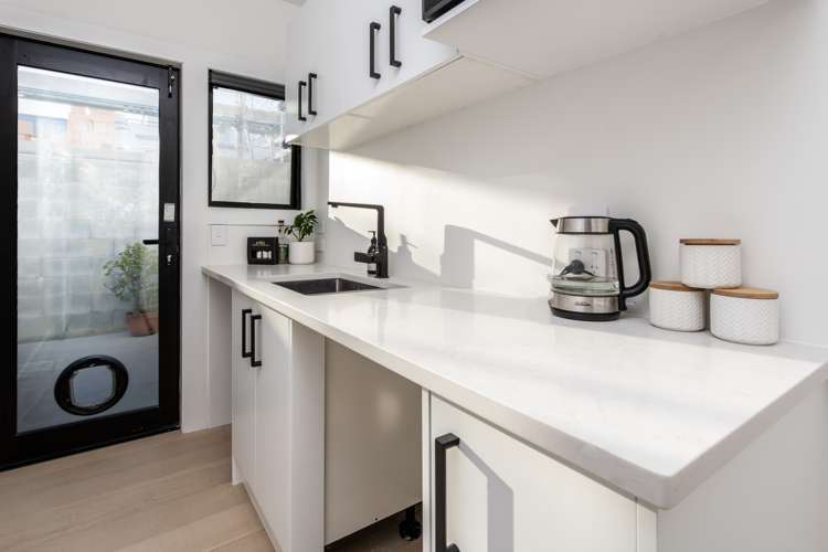 1/8 Clifton Road Waiake_4
