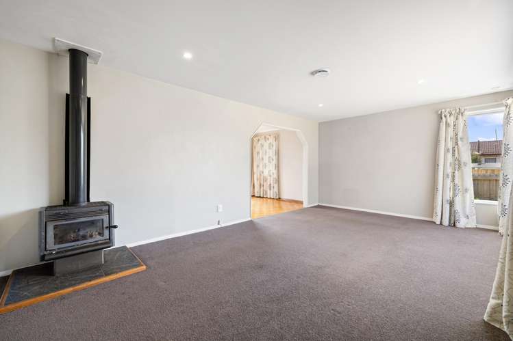 27 Denniston Crescent Redwood_2