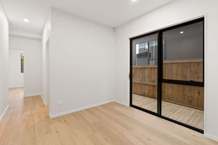 28 Castlebane Drive Flat Bush_12