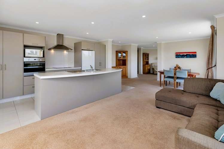 12 Sando Way One Tree Point_13