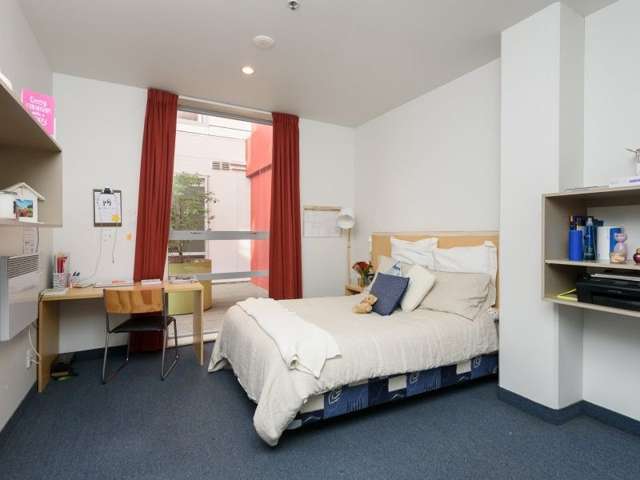 2/27 Hanson Street Mount Cook_3