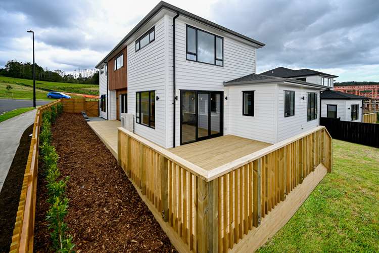 2 Wheki Place Swanson_13