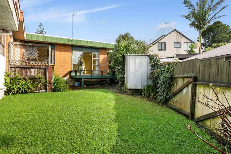 There was significant buyer interest in the mortgagee auction sale of a three-bedroom house on Cambridge Terrace, in Papatoetoe, Auckland, last week. Photo / Supplied