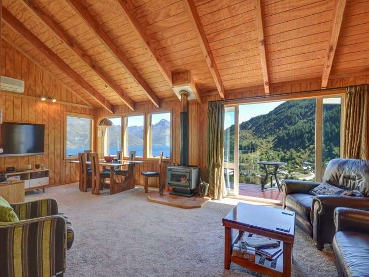 32a Mackinnon Terrace Fernhill/Sunshine Bay_3