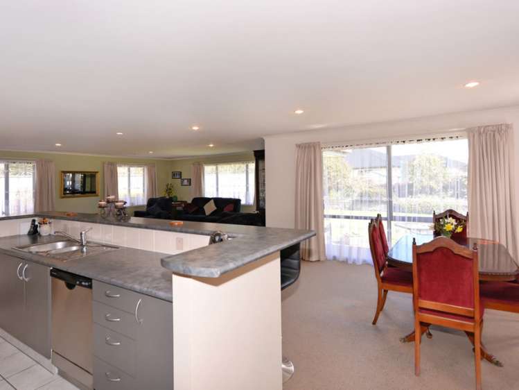 31 Hollybush Drive Brightwater_6