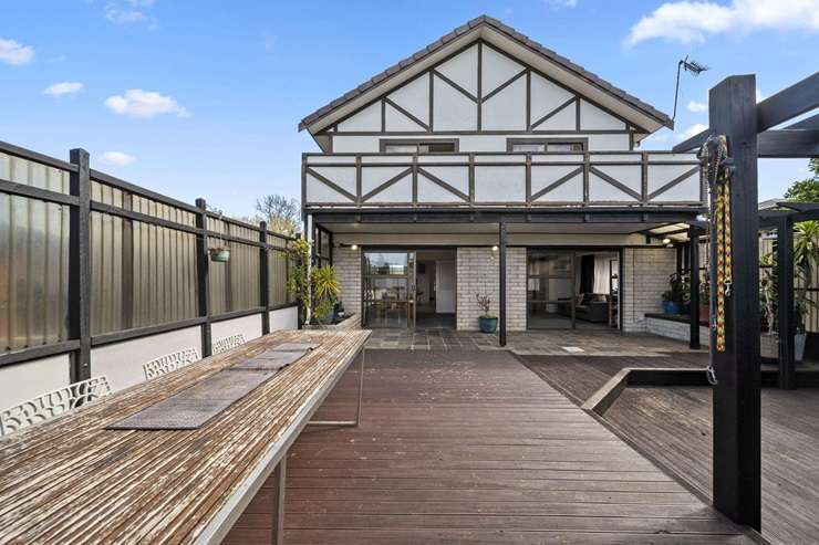 A six-bedroom home at 31 Tims Crescent, in the South Auckland suburb of Flat Bush, is one of three properties being sold at auction next week with a <img reserve. Photo / Supplied