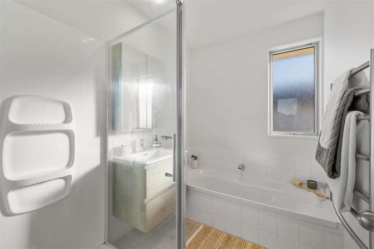 6 The Gate Yaldhurst_13