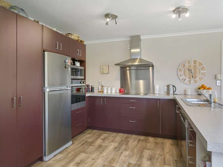 6 De La Mare Drive Leamington_3