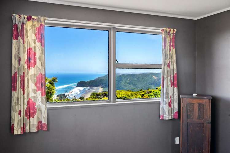 11 Te Ahuahu Road Piha_9