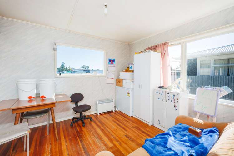 17 Sefton Avenue Highbury_10