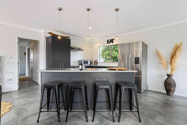 7 Ajax Head Pauanui_2