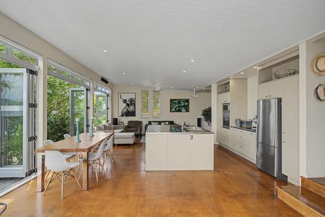 3 Ajax Head Pauanui_1