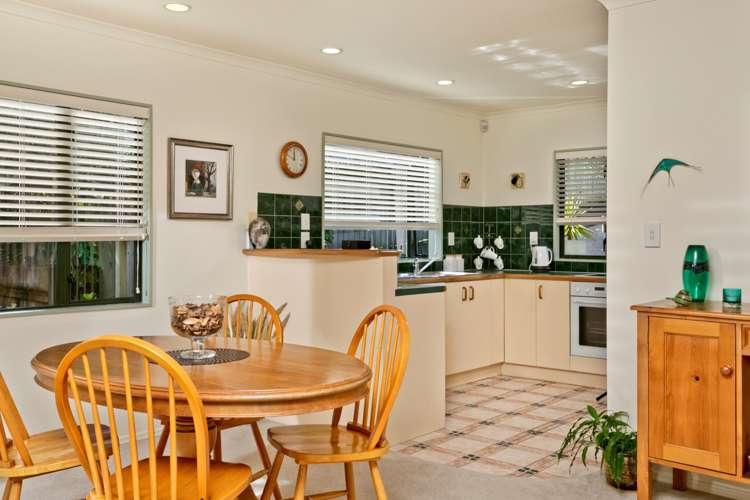 2/84 Lake Road Northcote_7