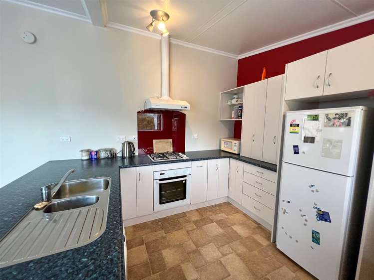 8 Edinburgh Street Dannevirke_3