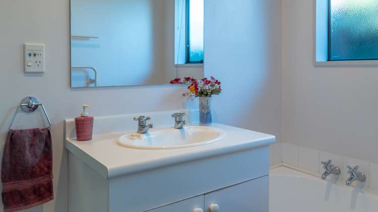 2/58 Cresswell Avenue Burwood_11