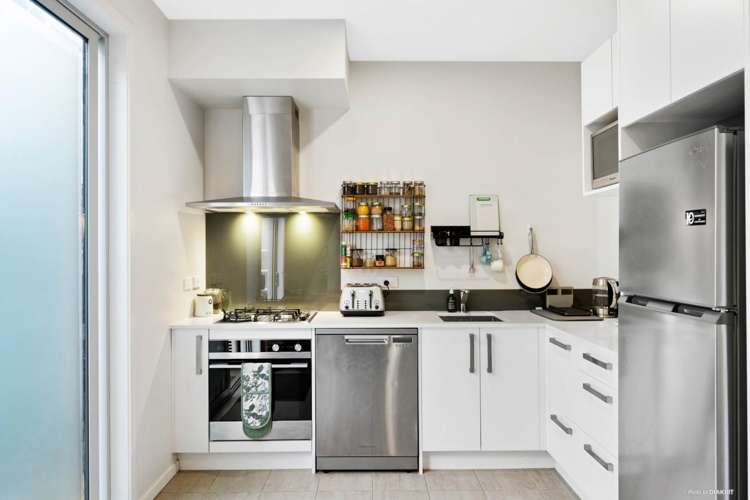 14 Ceramic Lane New Lynn_6