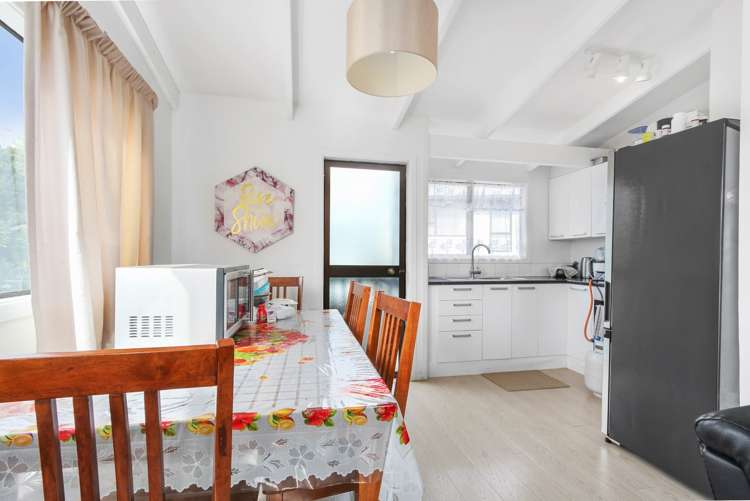 2/121 Universal Drive Henderson_4