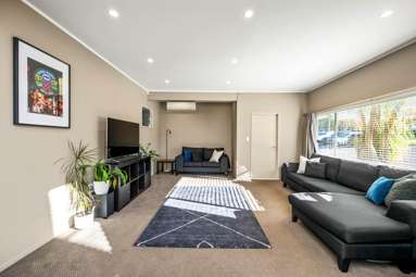 Unit 1/153 Hepburn Road_3