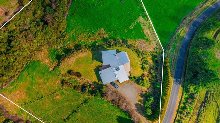 664 Upper Pitone Road Oakura_24