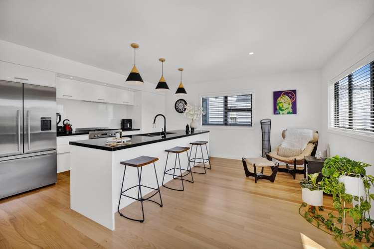 116 Vivian Street_5
