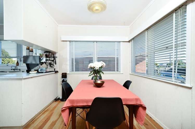 17 Royal View Road Te Atatu South_16