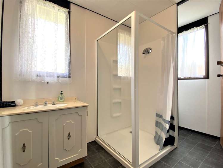 2/51 Seaview Road Castor Bay_8