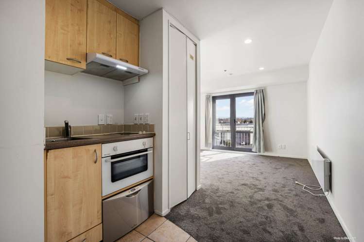 4D/10 Crown Lynn Place New Lynn_7