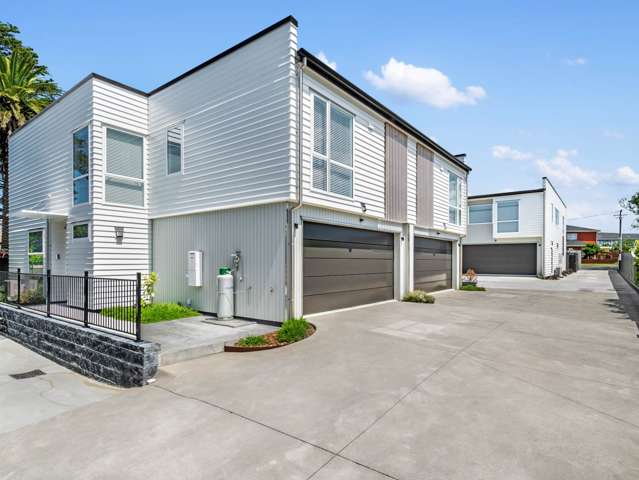 Stunning Riverview Four-Bedroom Townhouse