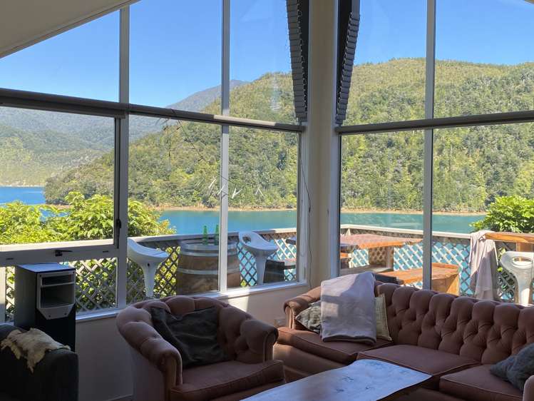 3126 Archers Road Tennyson Inlet_8