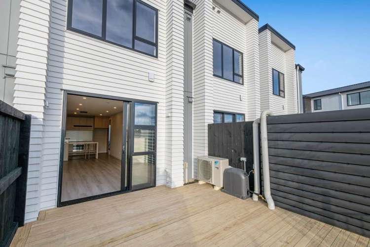 5/9 Bronzewater Drive Silverdale_22