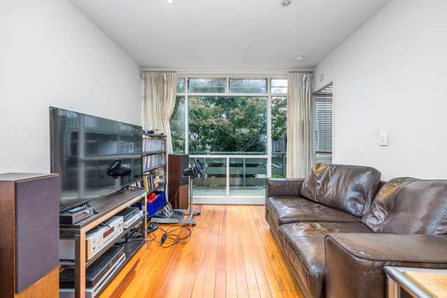 Parnell Jewel: One-Bed Retreat with Carpark!