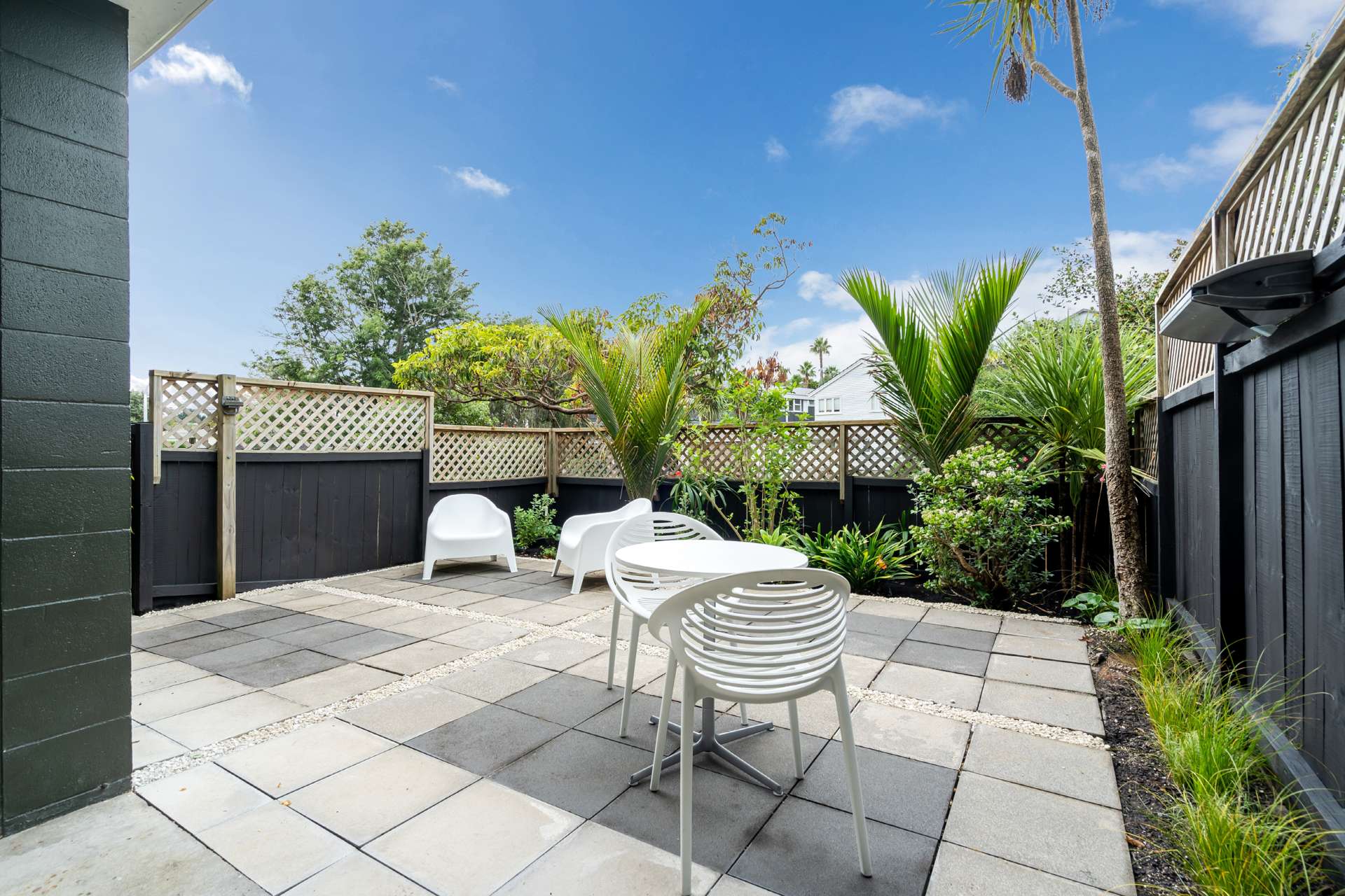 2/4 Don Croot Street Morningside_0