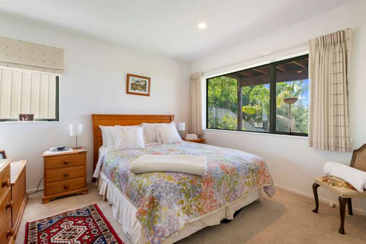 20 Rivervale Grove Stanmore Bay_19