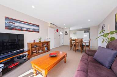 2/20 Braddon Street_3