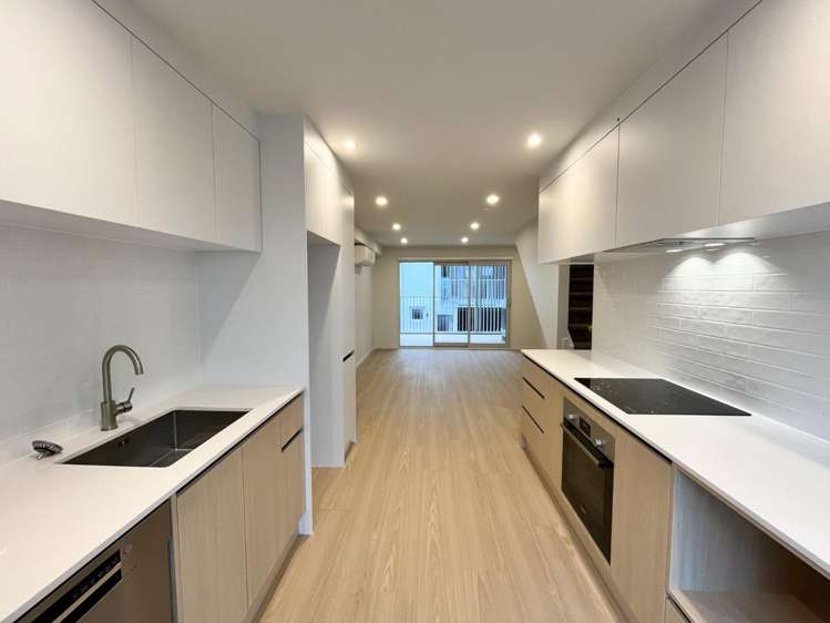 16/9 Aeroview Drive 1603_14