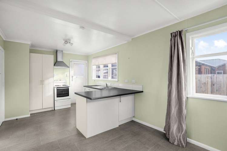 9 Fitzherbert Road Wainuiomata_6