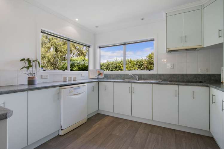 88 Sharp Road Aongatete_10