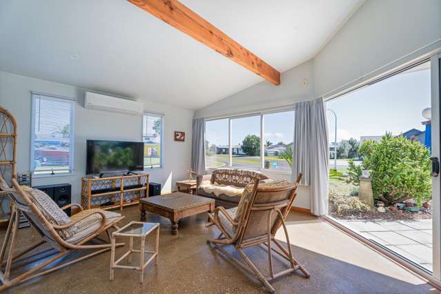 1 Hawk Hill Crescent Cooks Beach_4