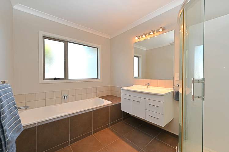 32 Orotu Drive Poraiti_11