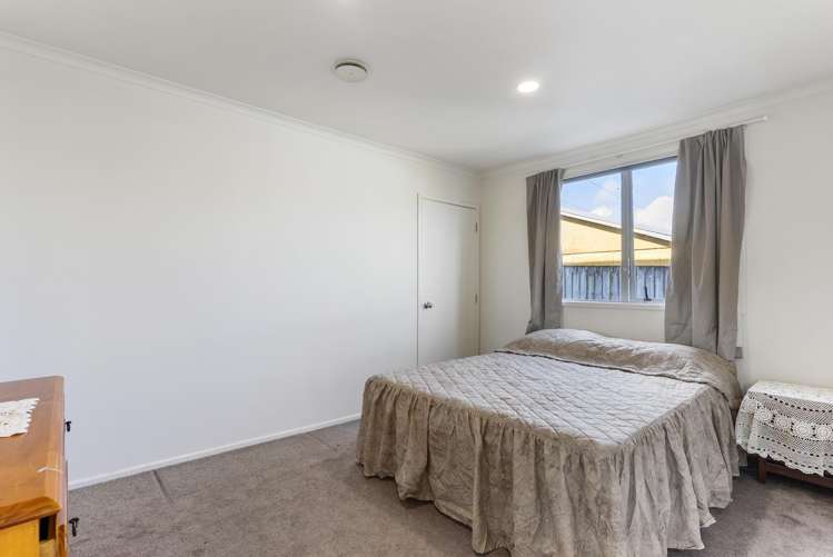 15 Fisher Crescent Otara_11