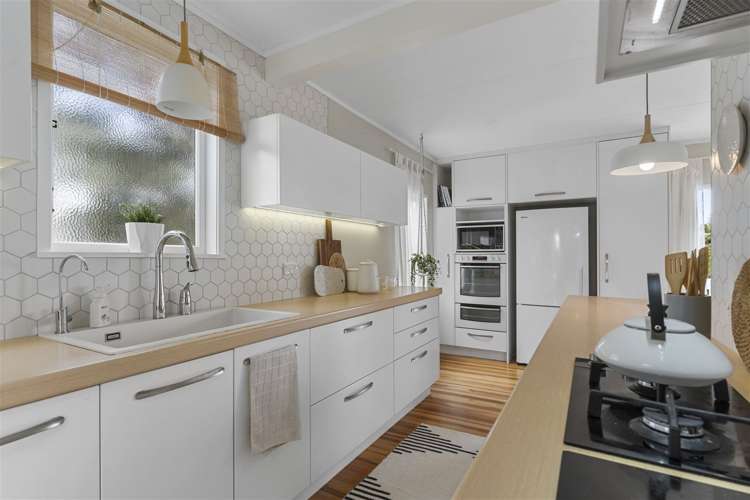 77 Taurus Crescent Beach Haven_4