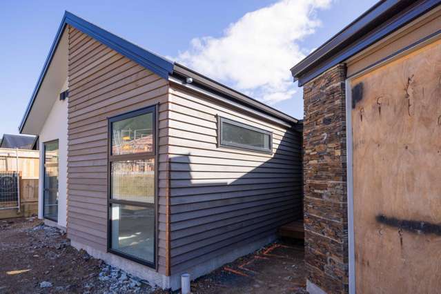 3 Car Garaging, Boat or Camper Park, Sea Views