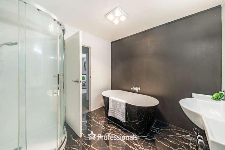 6 Swadel Way Karori_15