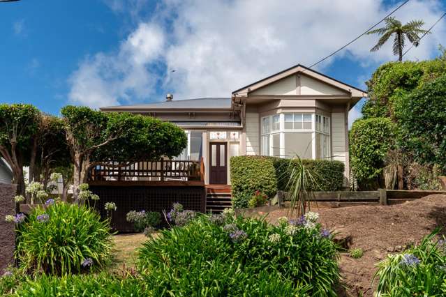 BEAUTIFUL 5 BEDROOM VILLA IN CENTRAL KARORI