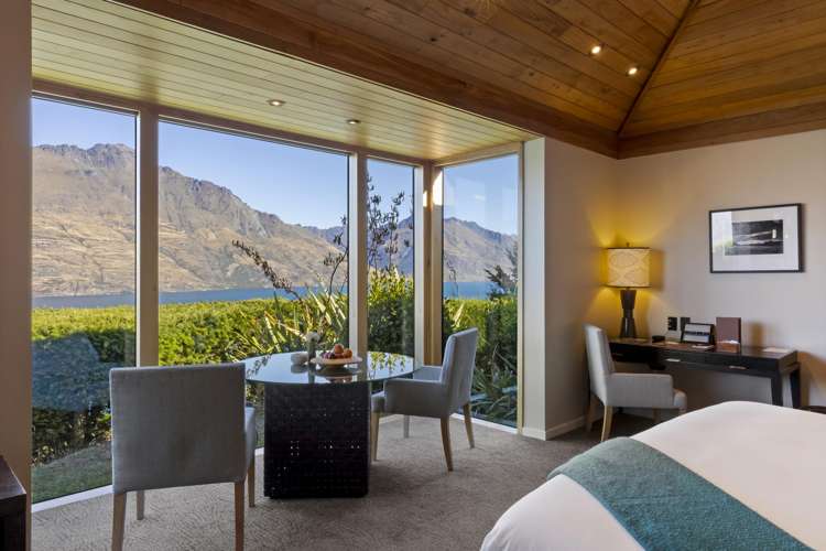 21 & 23 MacKinnon Terrace Sunshine Bay_36