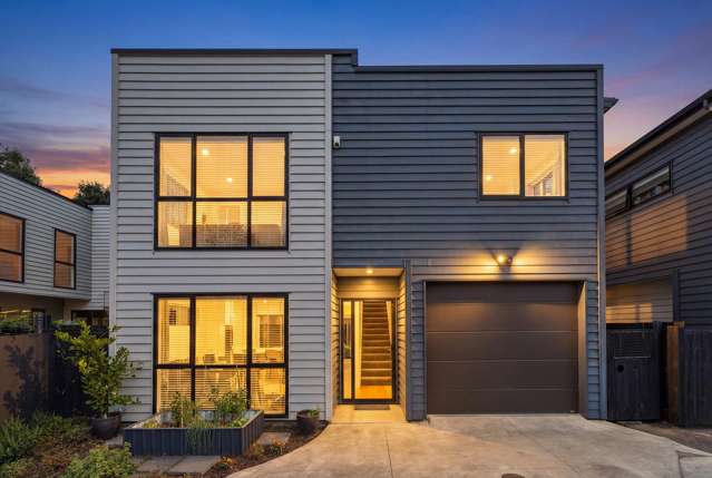 Spacious and Standalone Close to the Park